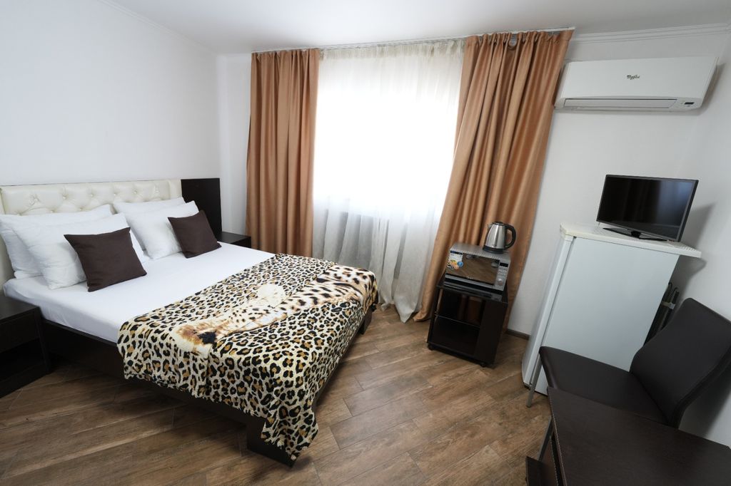 Априори — Двухместный номер с 1 кроватью бюджетный номер в цокольном этаже