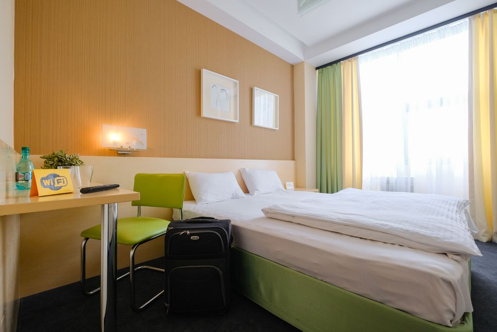 Skyline — Двухместный номер с 1 кроватью стандарт с видом на взлетно-посадочную полосу