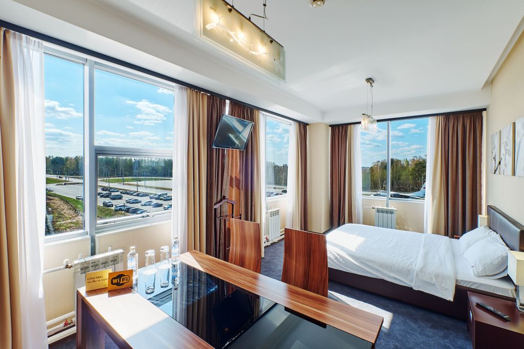 Skyline — Семейный номер люкс с панорамным видом на взлетно-посадочную полосу