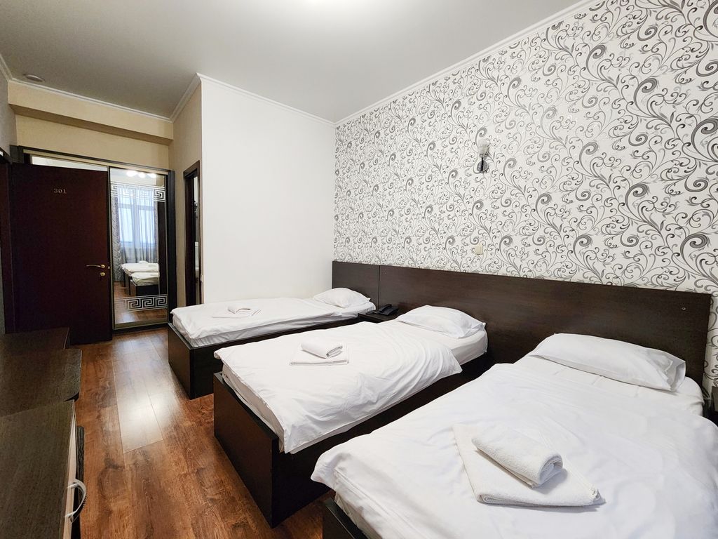 Pano Castro — Трёхместный номер