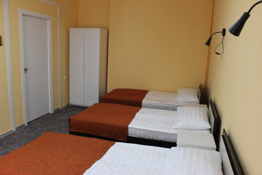 В центре — Четырёхместный номер эконом