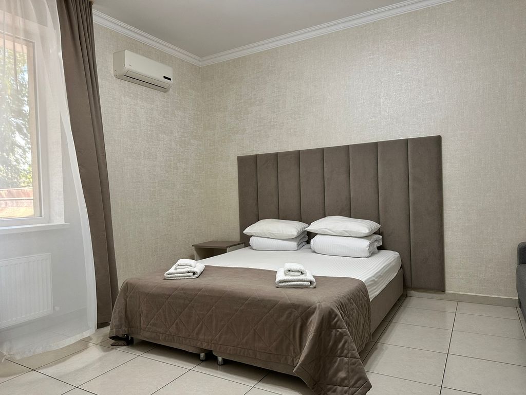 Жемчужина Черного Моря — Четырёхместный номер стандарт с балконом