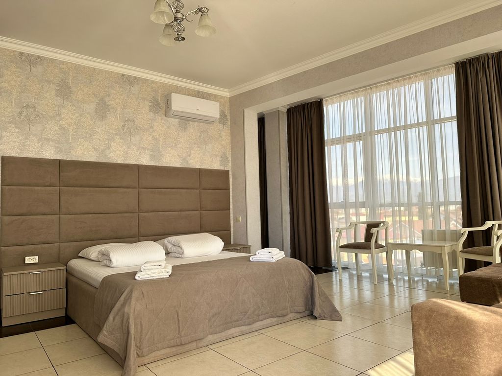 Жемчужина Черного Моря — Четырёхместный номер Люкс с балконом