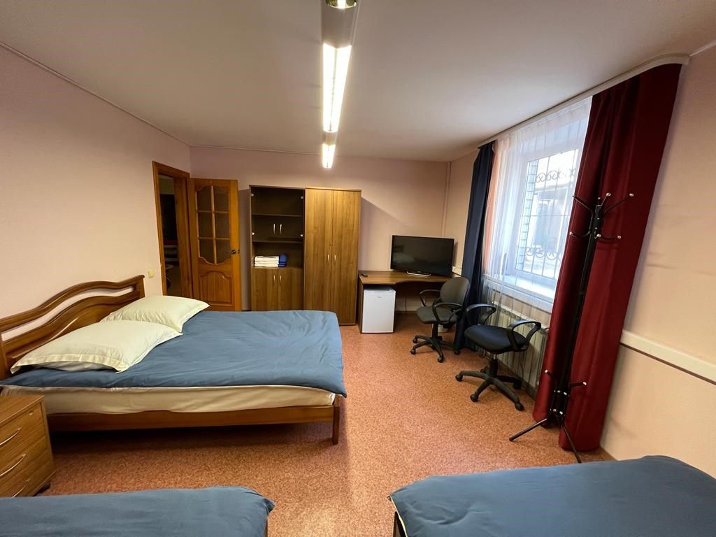 На Неделина — Семейный номер шестиместный с тремя двуспальными кроватями