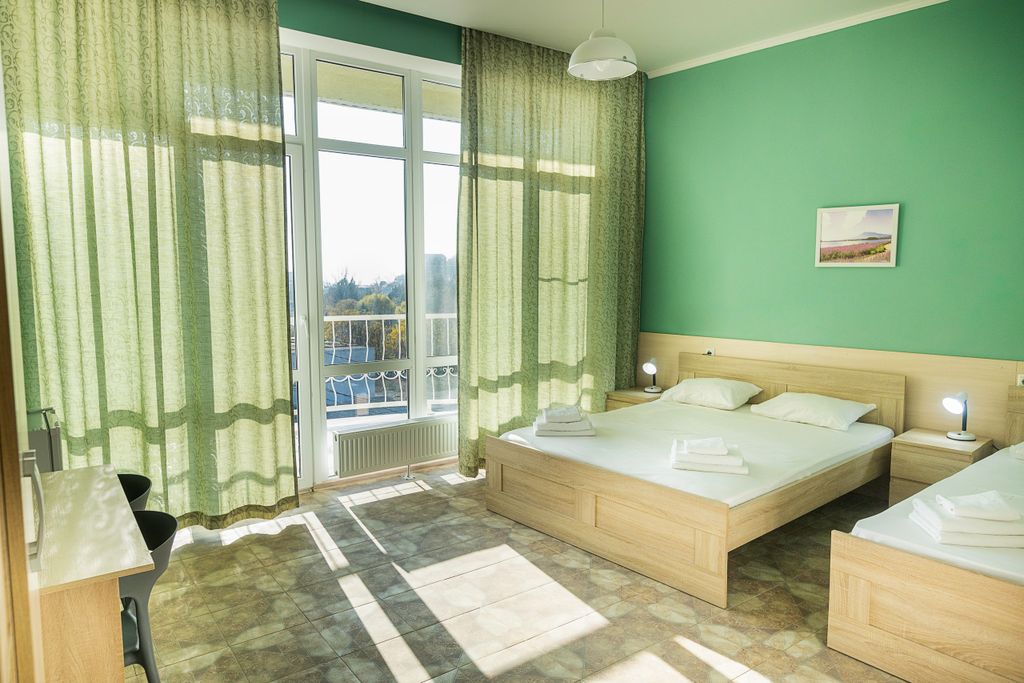 Лаванда — Трёхместный номер улучшенный с видом на море