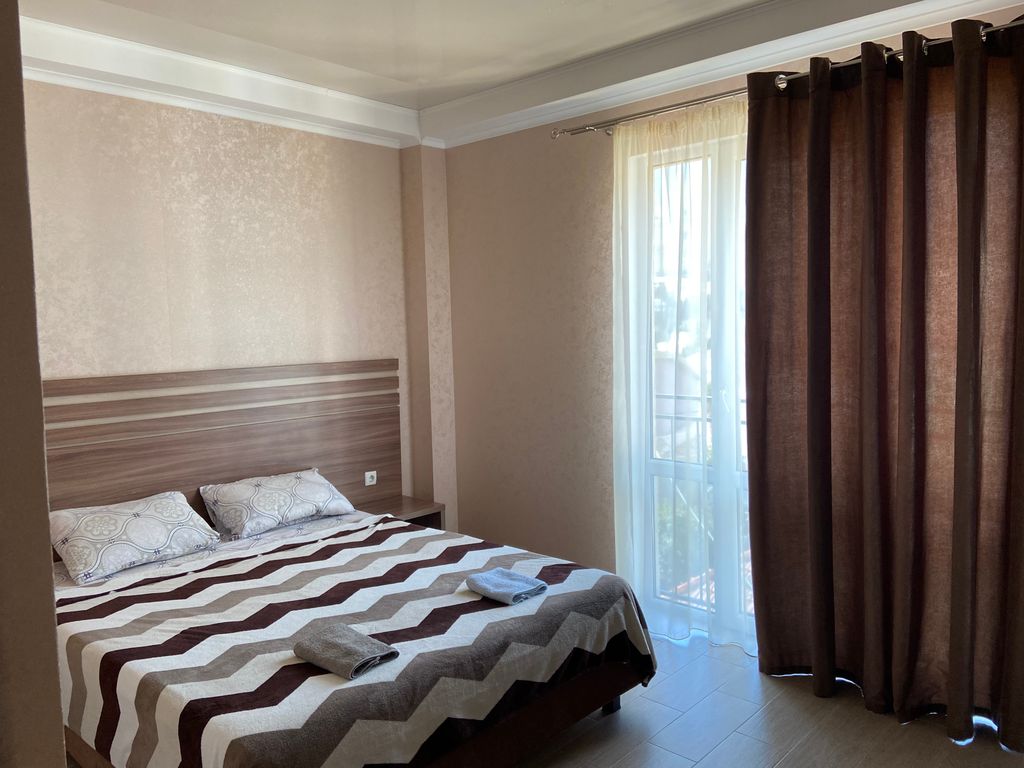 Фиеста Гурзуф — Трёхместный номер с двухспальной кроватью и доп местом без балкона