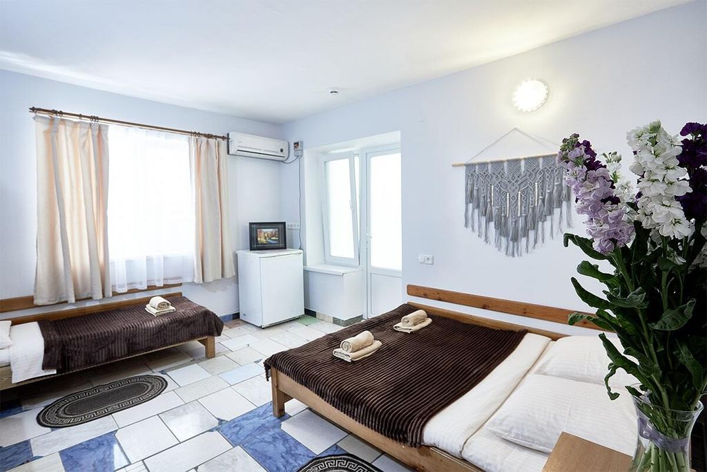 Белый — Трёхместный номер стандарт улучшенный