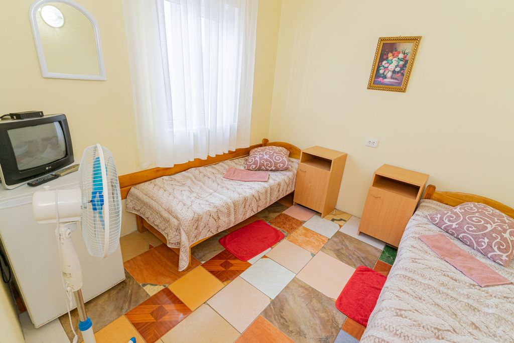 Белый — Двухместный номер с 2 отдельными кроватями стандарт эконом