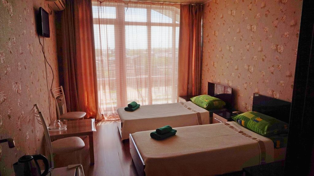 Лилия — Двухместный номер с 2 отдельными кроватями однокомнатный комфорт с балконом