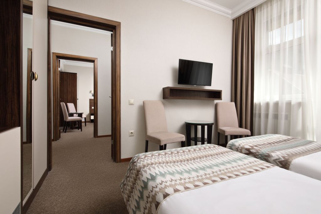 Андерсен — Четырёхместный номер семейный двухкомнатный, Завтрак Шведский стол включен