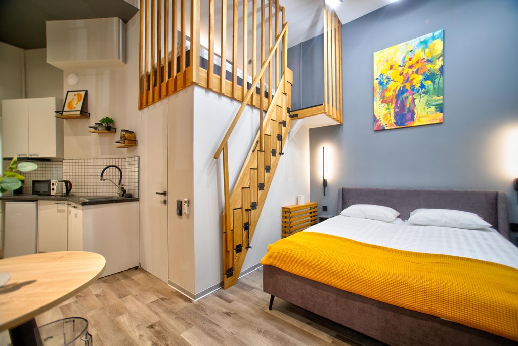 Кристофф — Апартаменты двухуровневый лофт с большой двуспальной кроватью