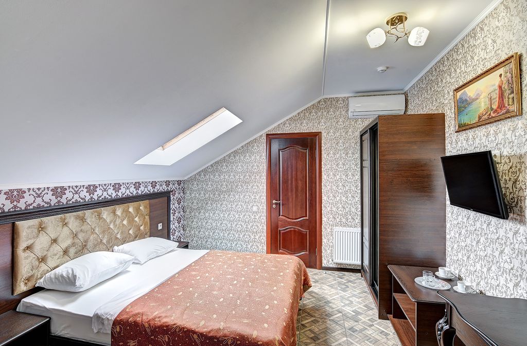 Karap Hotel — Семейный номер мансардный трехместный без балкона