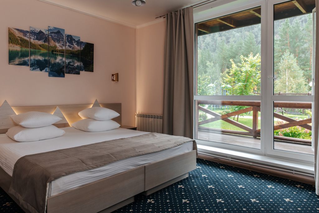 Марьин остров — Двухместный номер с 1 кроватью или 2 отдельными кроватями в корпусе Ступени ЕвроСтандарт, вид на реку