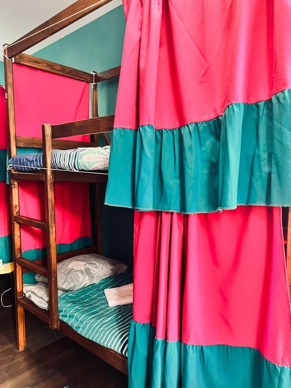 Тепло — Многоместный смешанный номер эконом (душ/туалет общий)