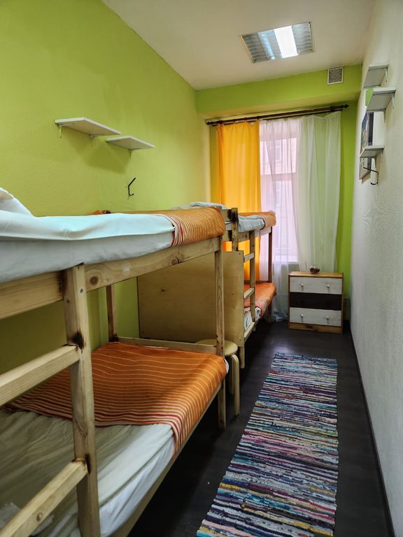 Тепло — Многоместный женский номер эконом (душ/туалет общий)