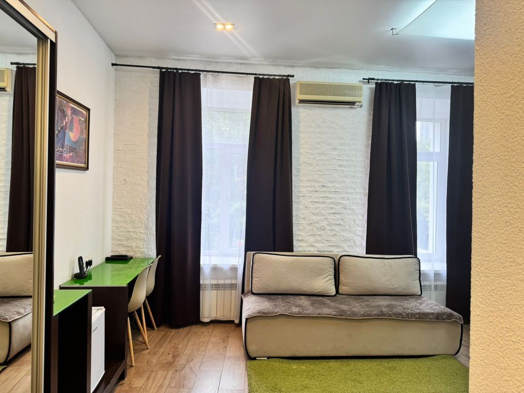 Арт Гранд Виктория — Четырёхместный номер полулюкс (Junior suite)