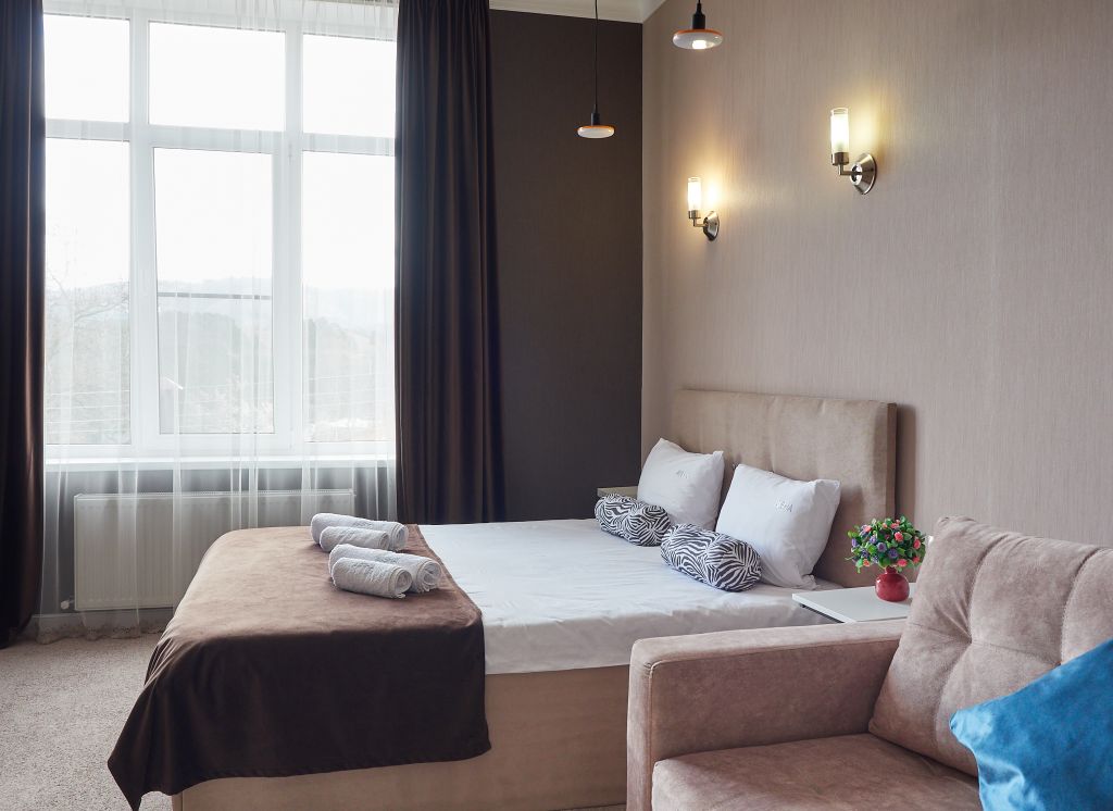 Аиша — Четырёхместный номер улучшенный с видом на горы