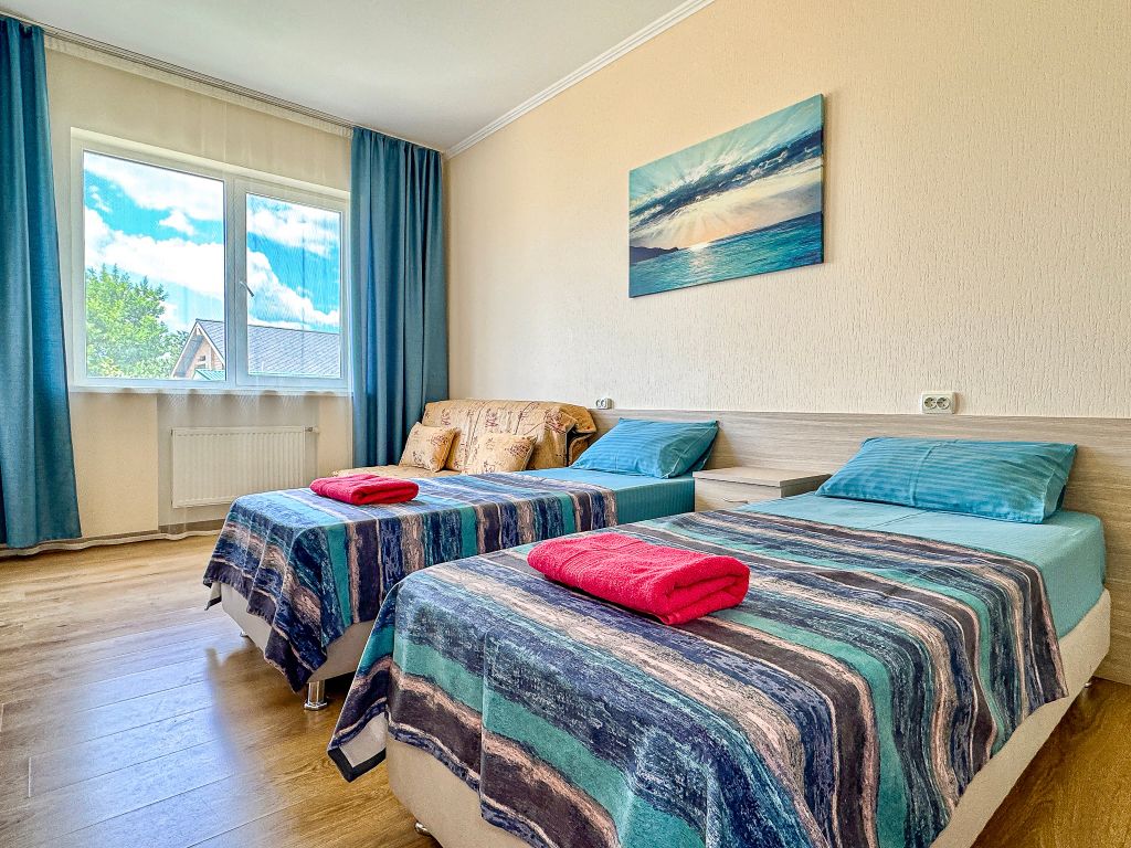 Ежевика — Четырёхместный номер стандарт с видом на город