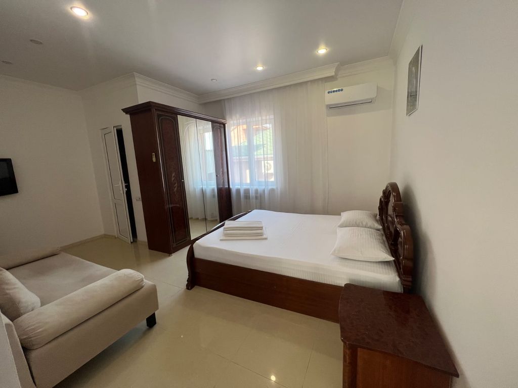 Костакис — Трёхместный номер улучшенный с видом на горы