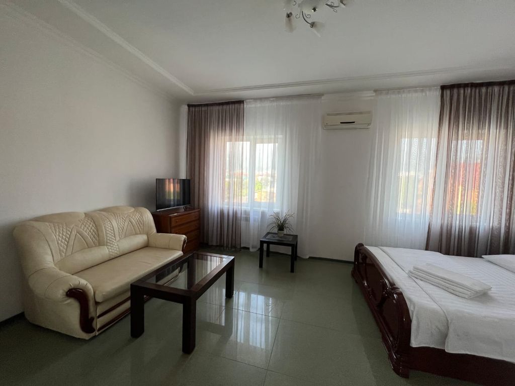 Костакис — Четырёхместный номер улучшенный с видом на горы