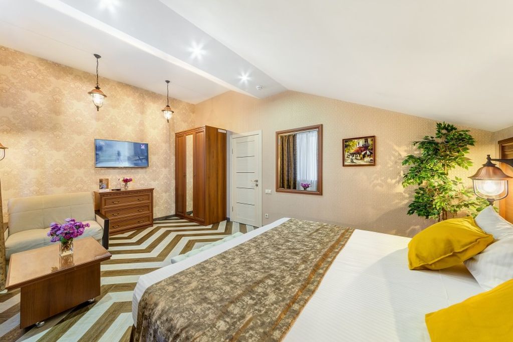 Астель Вилла — Четырёхместный номер люкс с 2 балконами и видом на бассейн