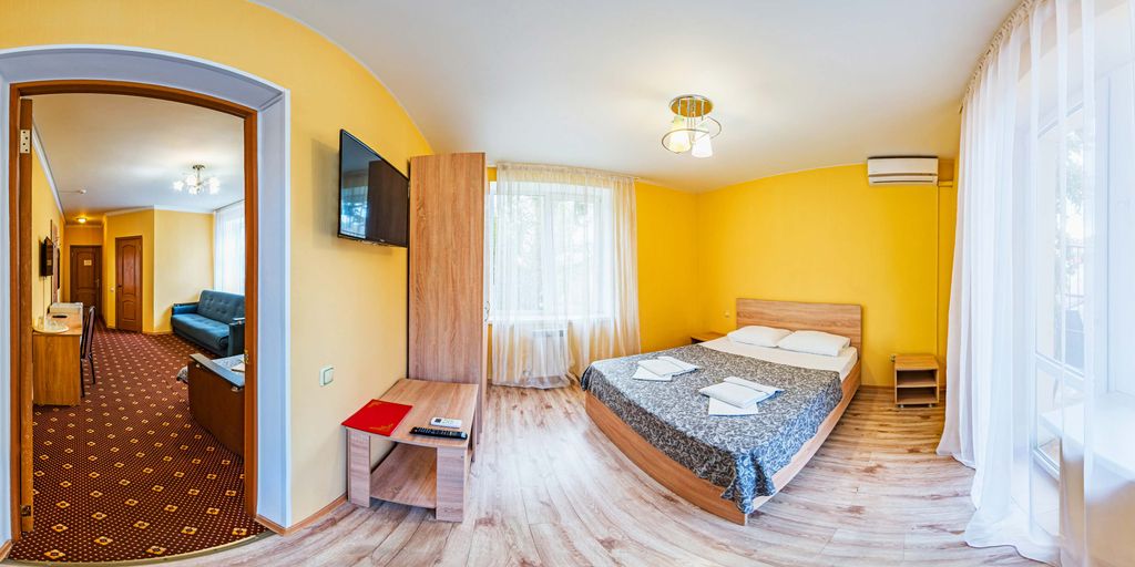 Оазис — Четырёхместный номер двухкомнатный полулюкс