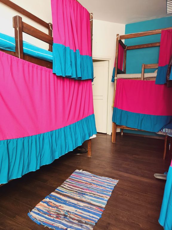 Тепло — Многоместный смешанный номер эконом (душ/туалет общий)