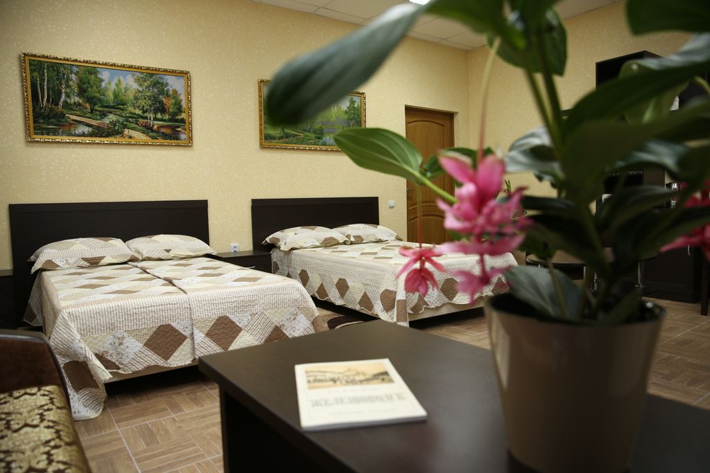 Green House — Семейный номер 2-местный однокомнатный с раздельными кроватями и диваном