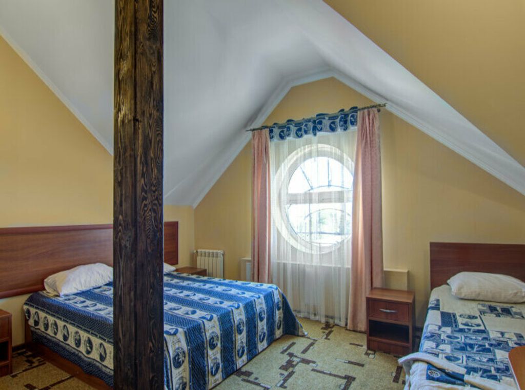 Янтарь — Трёхместный номер стандарт мансарда