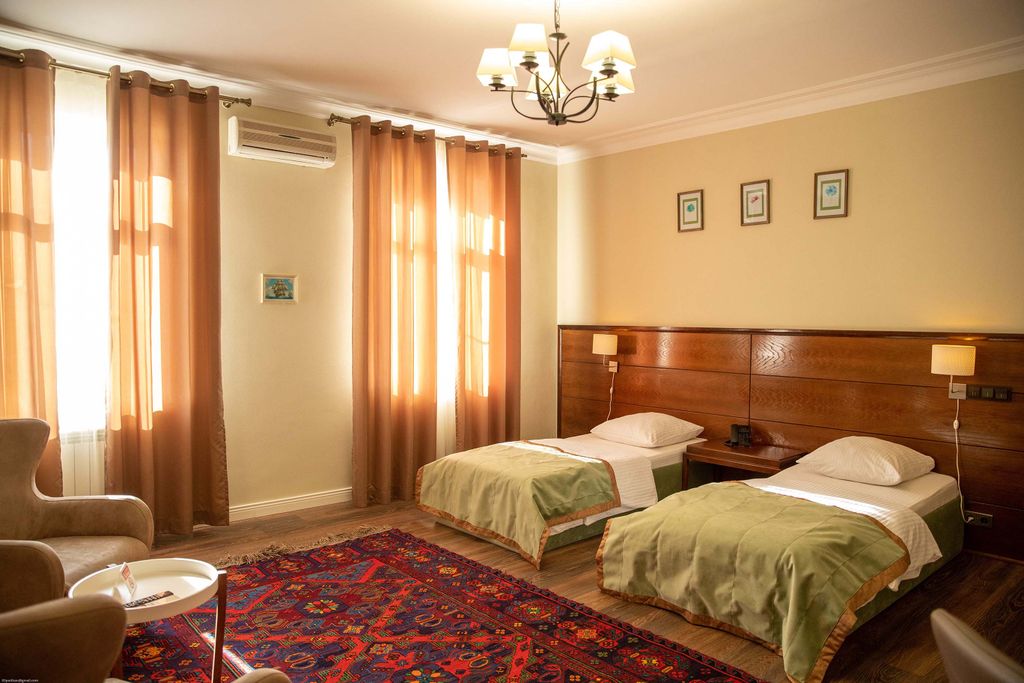 Метрополь — Двухместный номер с 2 отдельными кроватями полулюкс