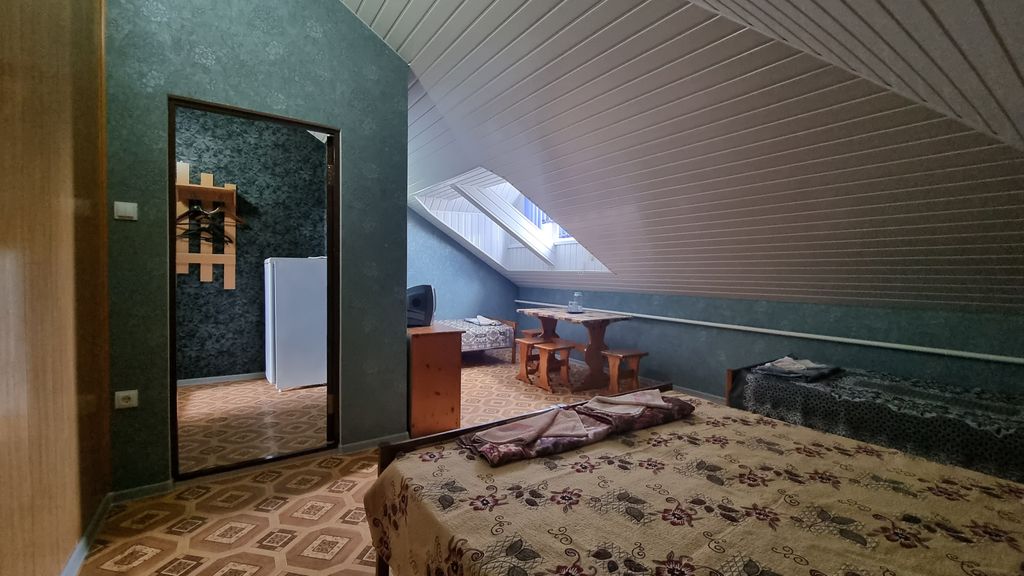 Кубаночка — Трёхместный номер эконом-класс мансардный этаж