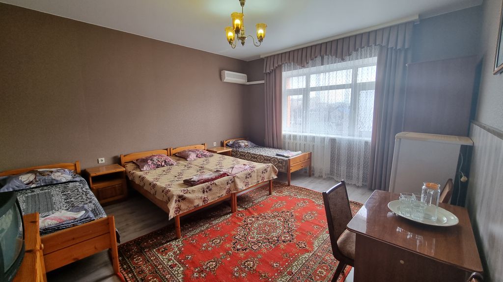 Кубаночка — Четырёхместный номер Superion-эконом, основной этаж