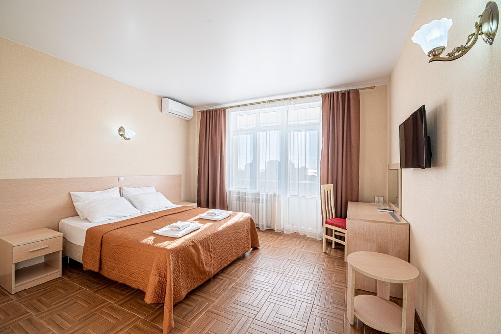 Возрождение — Двухместный номер с 1 кроватью стандарт с балконом (вид на море)