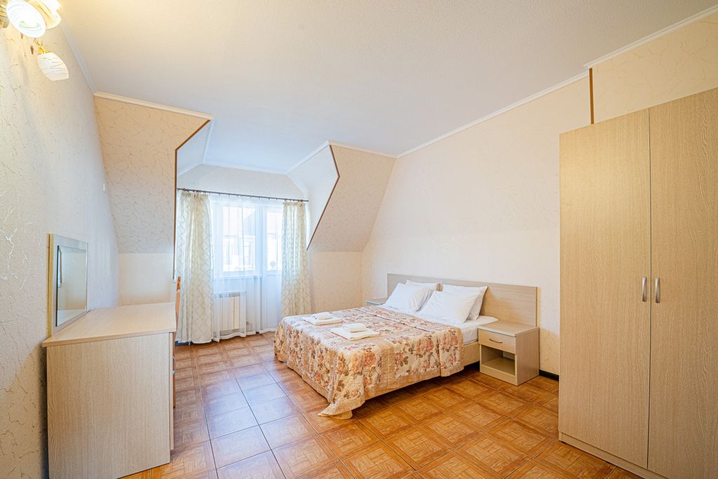 Возрождение — Семейный номер с кухней и балконом