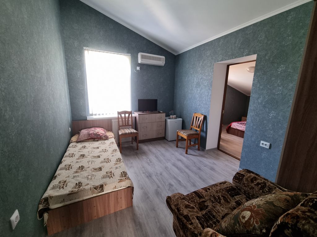 Кубаночка — Четырёхместный номер 2-х комнатный с удобствами Стандарт