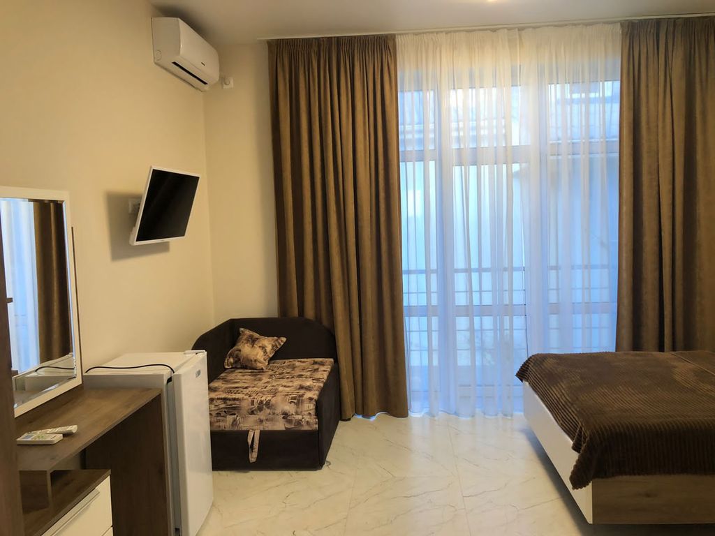 Элени — Трёхместный номер улучшенный с видом на море