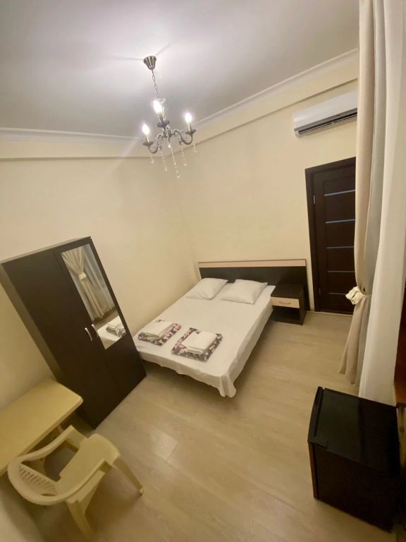 Loo-Sunrise — Трёхместный номер люкс с видом во двор без балкона на 1этаже