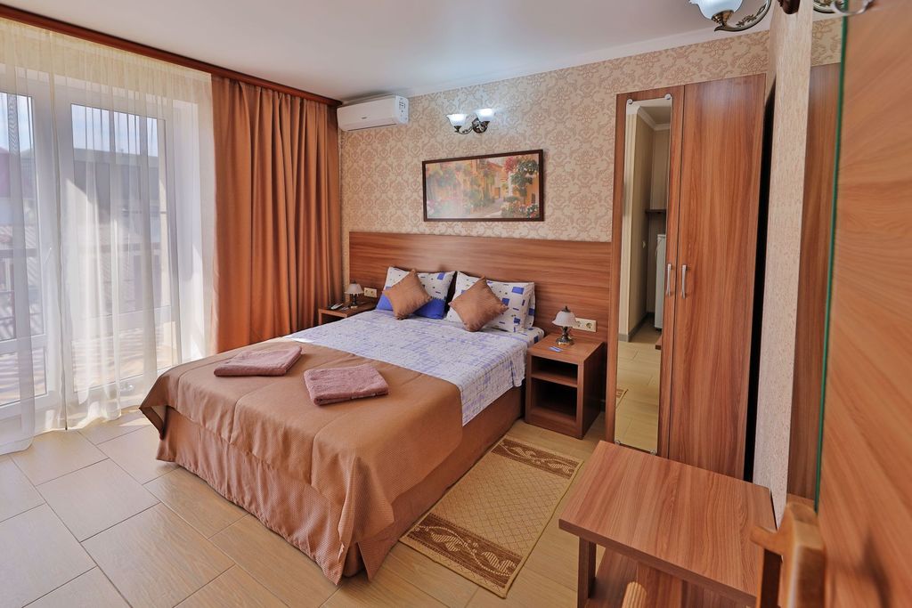 Лорис — Двухместный номер с 1 кроватью с балконом