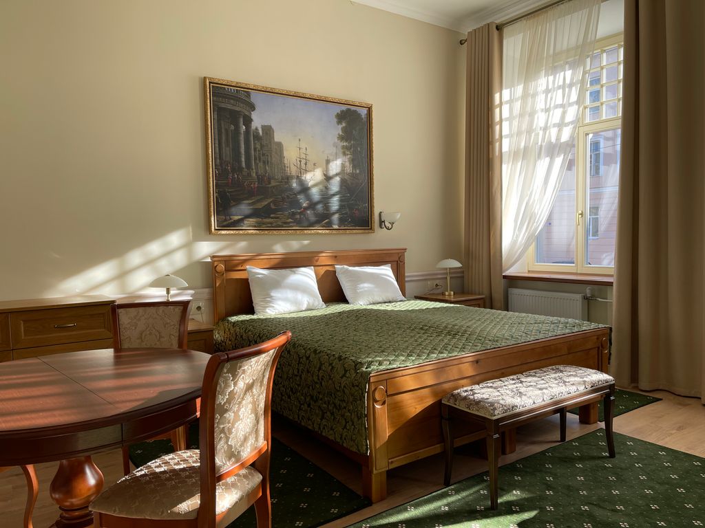 Усадьба адмирала Лазарева — Четырёхместный номер люкс с гидромассажной ванной