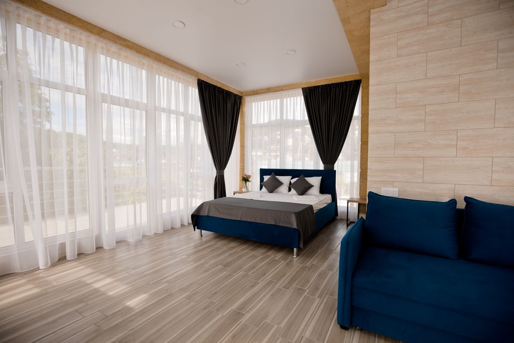 LooSPAngeles — Двухместный номер с 1 кроватью панорамный люкс одна большая двуспальная кровать