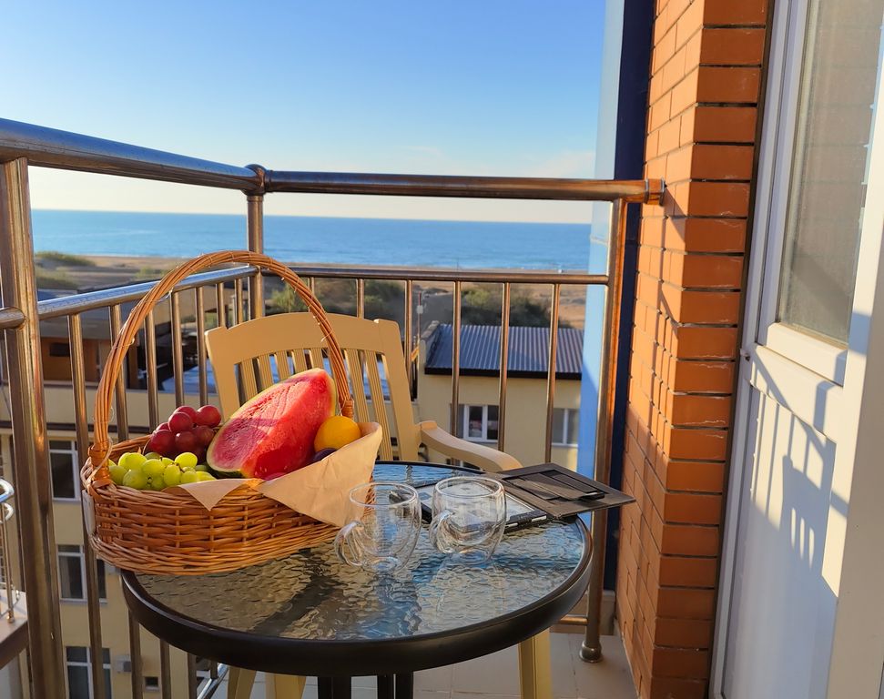 Семь Адмиралов — Трёхместный номер комфорт с боковым видом на море