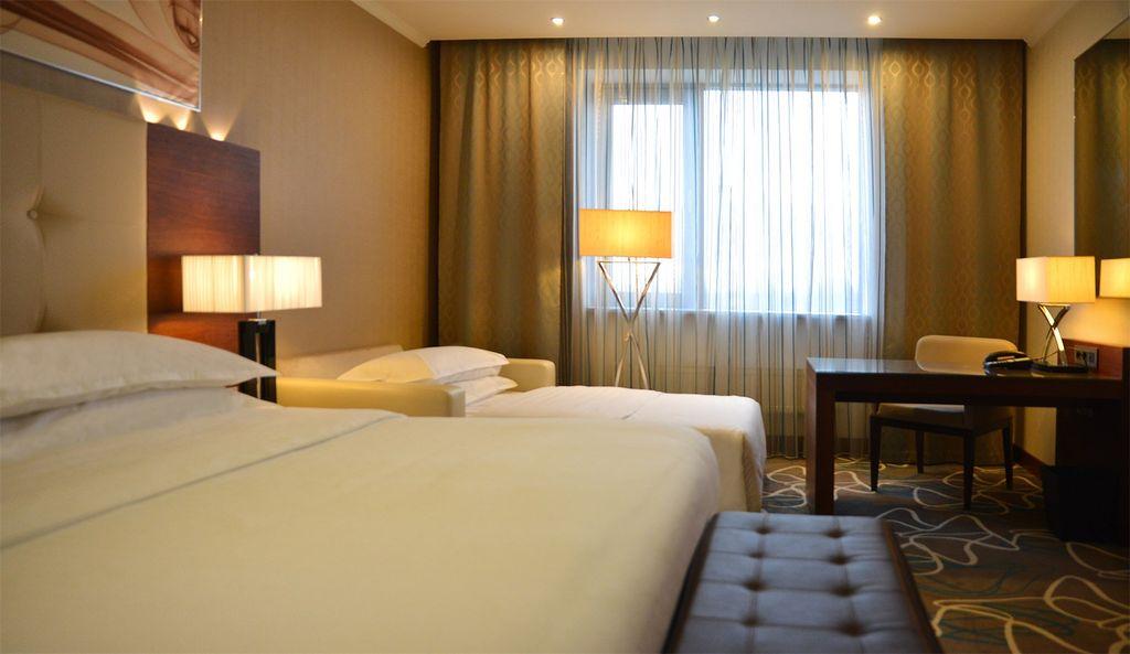 Sheraton Skypoint Luxe — Трёхместный номер супериор семейный