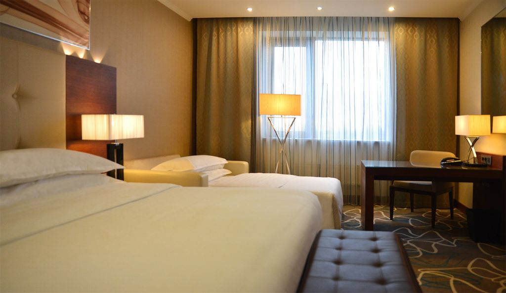 Sheraton Skypoint Luxe — Трёхместный номер супериор семейный