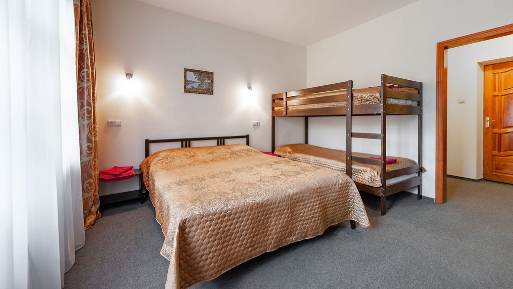 Каменка — Четырёхместный номер стандарт с видом на город