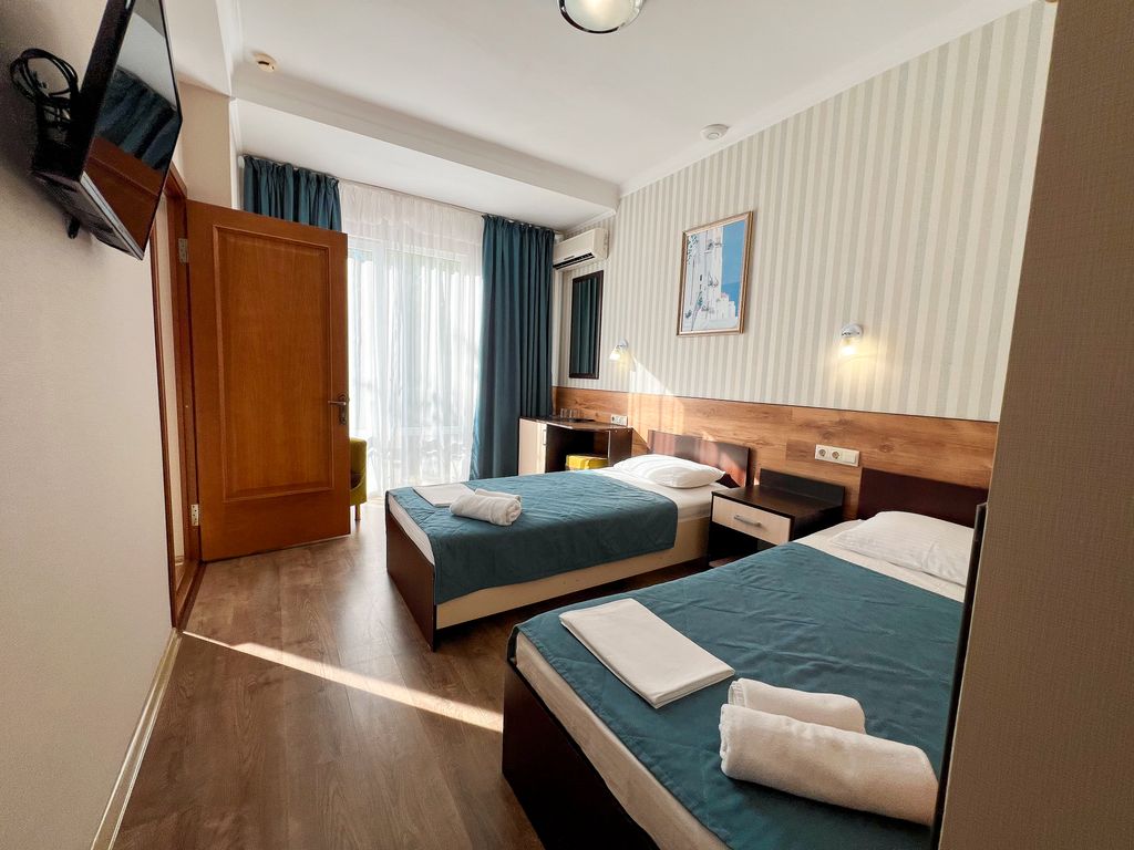 Марко Поло — Четырёхместный номер 2-х комнатный Комфорт-Коннект