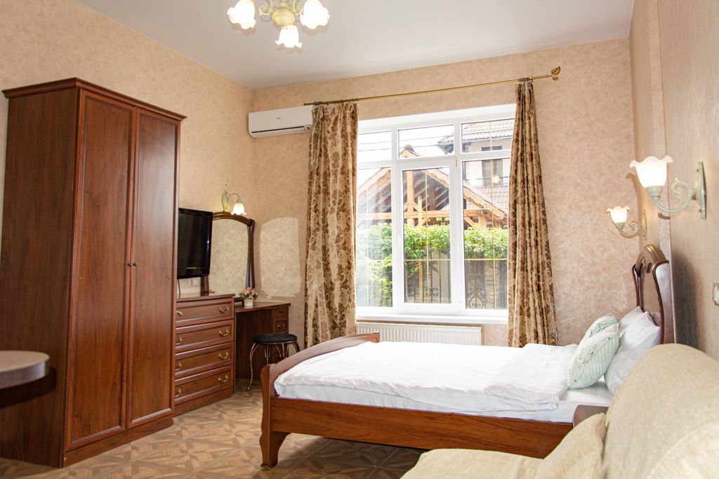 Вилла Александр — Трёхместный номер студия с кухней