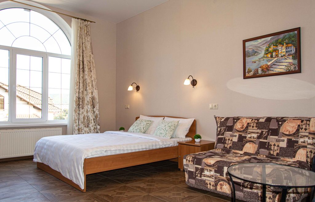 Вилла Александр — Трёхместный номер Улучшенный номер без балкона