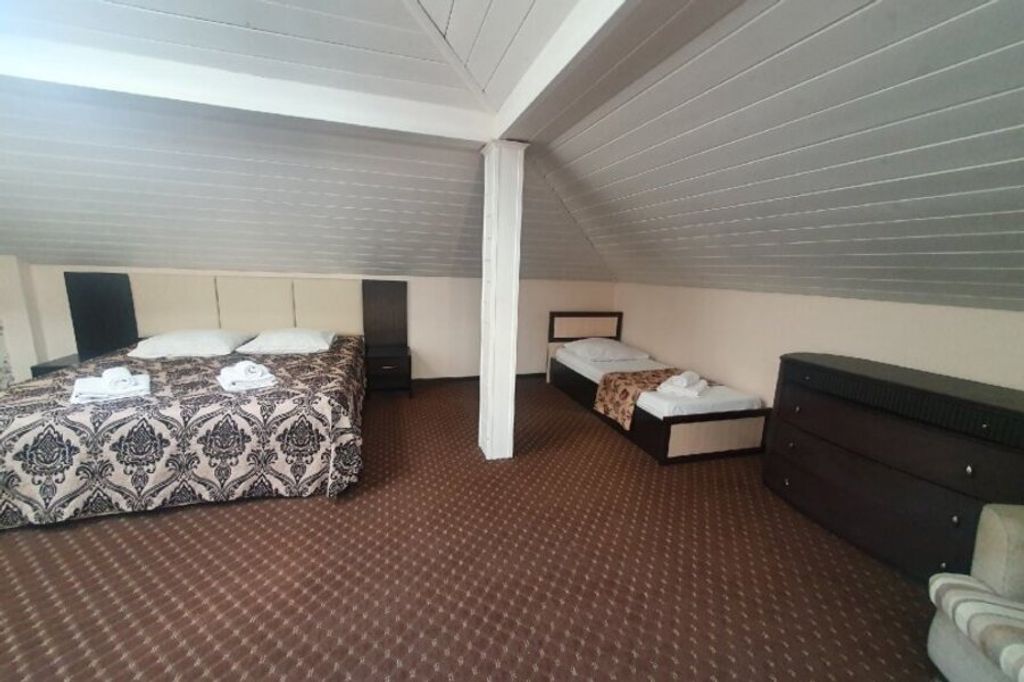 Камелот — Семейный номер люкс с видом на горы