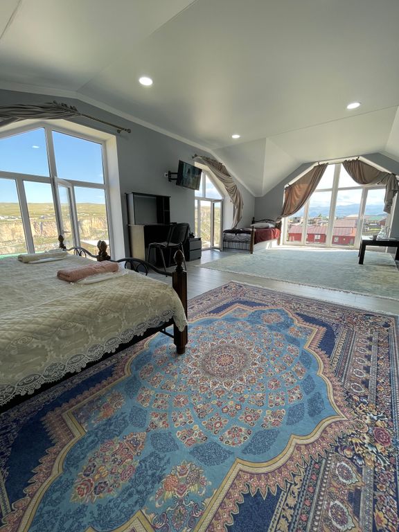 Цидук — Трёхместный номер просторный, с видом на водопад «Итля» и каньон