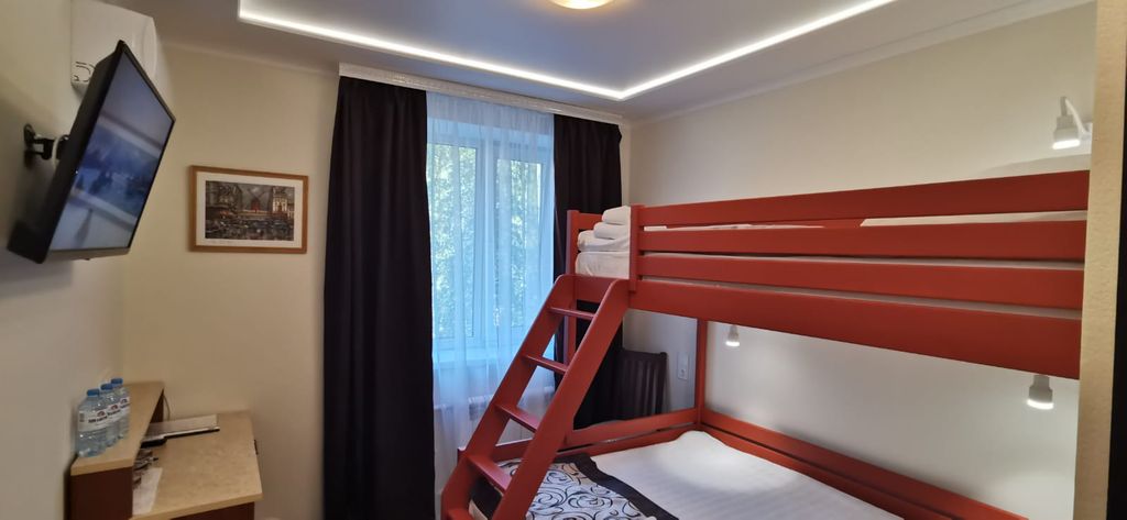 НеЧаев — Трёхместный номер бюджетный с двухъярусной кроватью